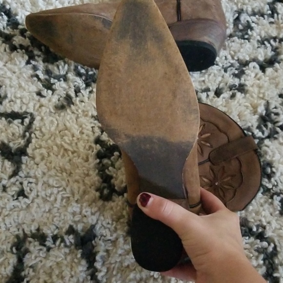 Boots - Picture 4 of 4